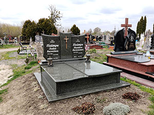 Надгробний пам'ятник з граніту для двох поховань