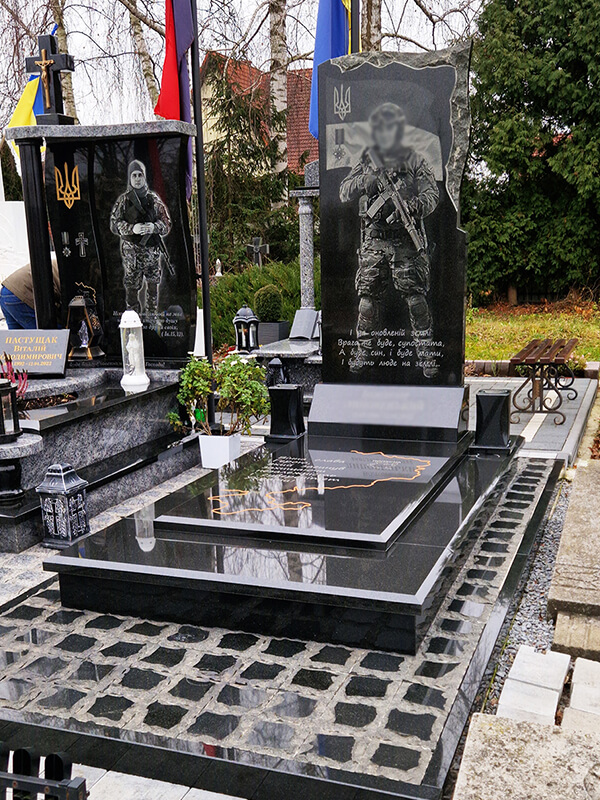 Пам'ятник 1