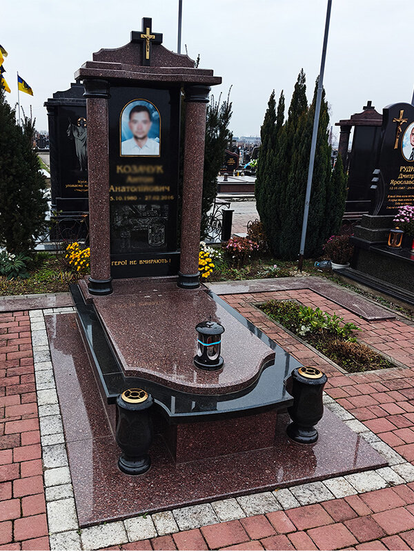 Пам'ятник 3