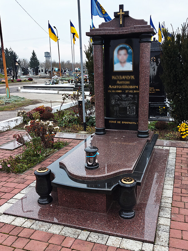 Пам'ятник 1