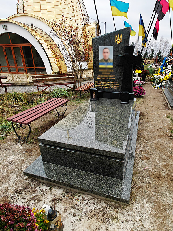 Пам'ятник 1