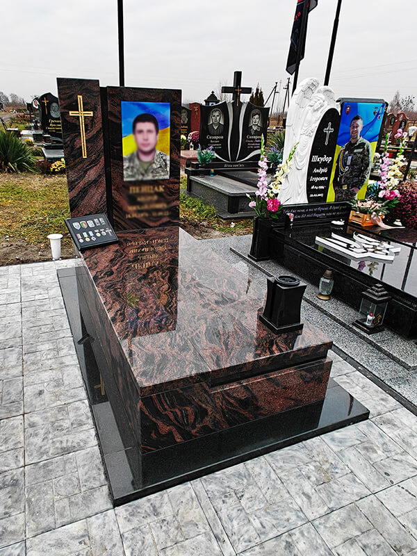 Пам'ятник 1